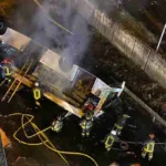 Tragedia en Venecia: 20 muertos al incendiarse un autobús que cayó por un paso elevado