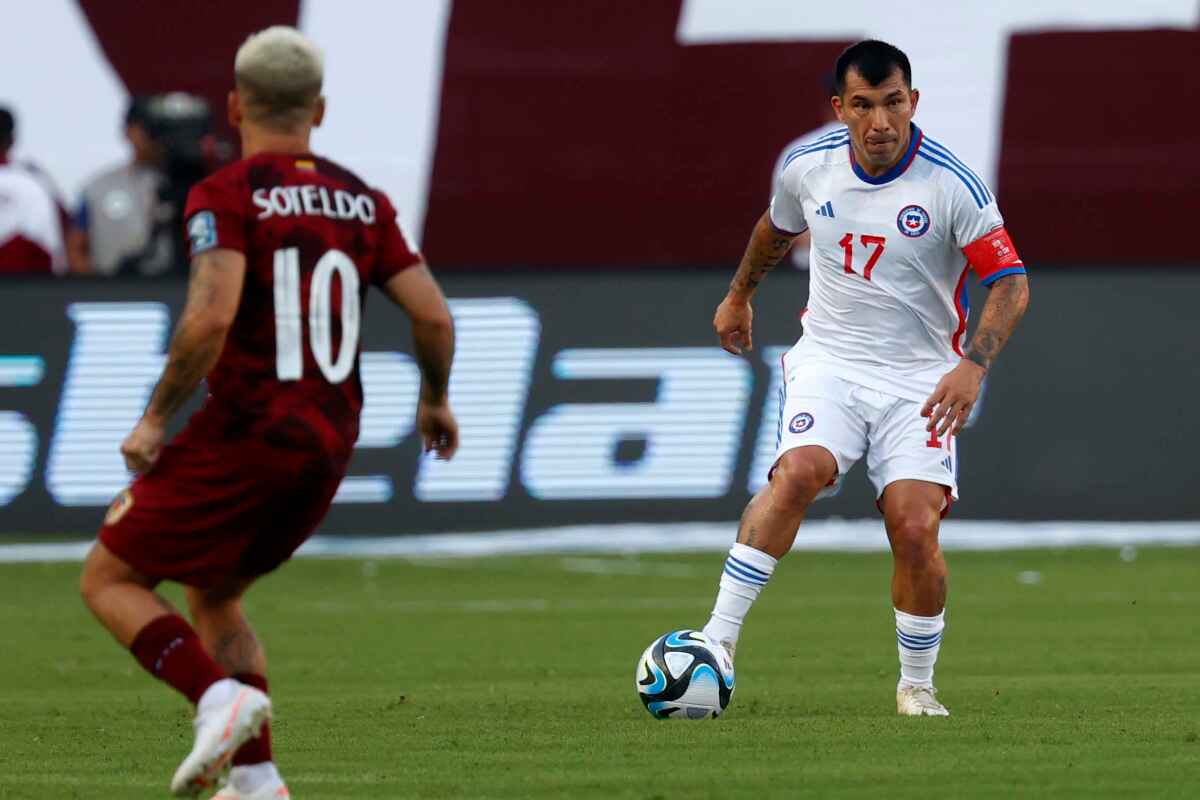 Chile cae estrepitosamente ante Venezuela por 3-0 y comienza a complicarse en las Eliminatorias