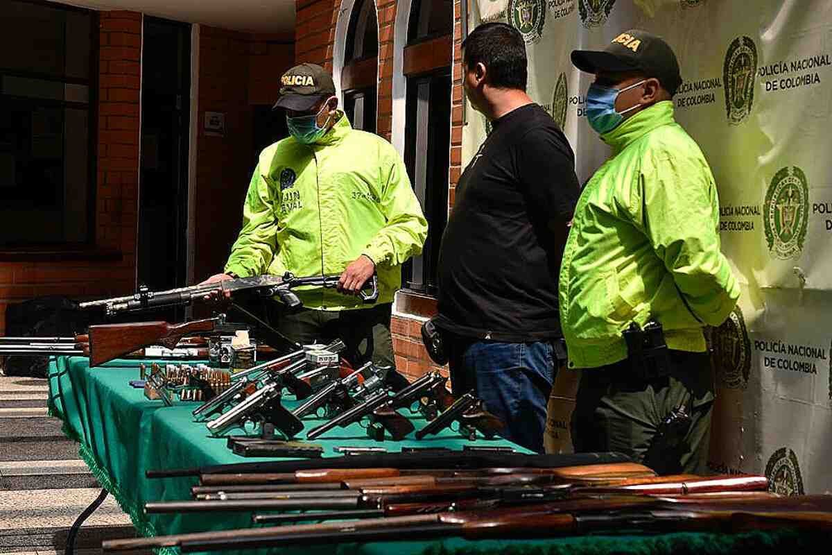Veterinario es detenido con 25 armas y munición en su casa en el barrio El Poblado de Medellín