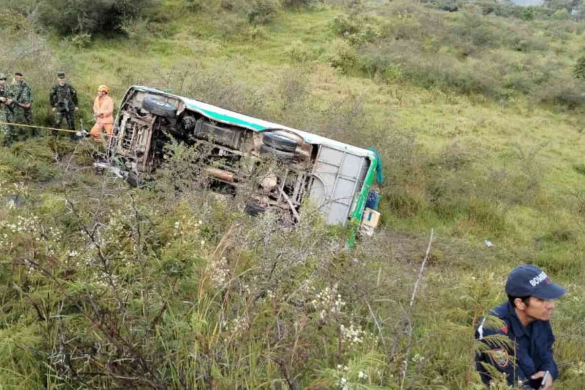 Un bus que transportaba adultos mayores se salió de la vía y dejó un muerto y seis heridos en Soatá