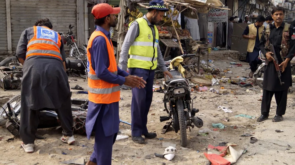 Al menos 5 muertos y 21 heridos en un ataque contra un vehículo policial en Pakistán