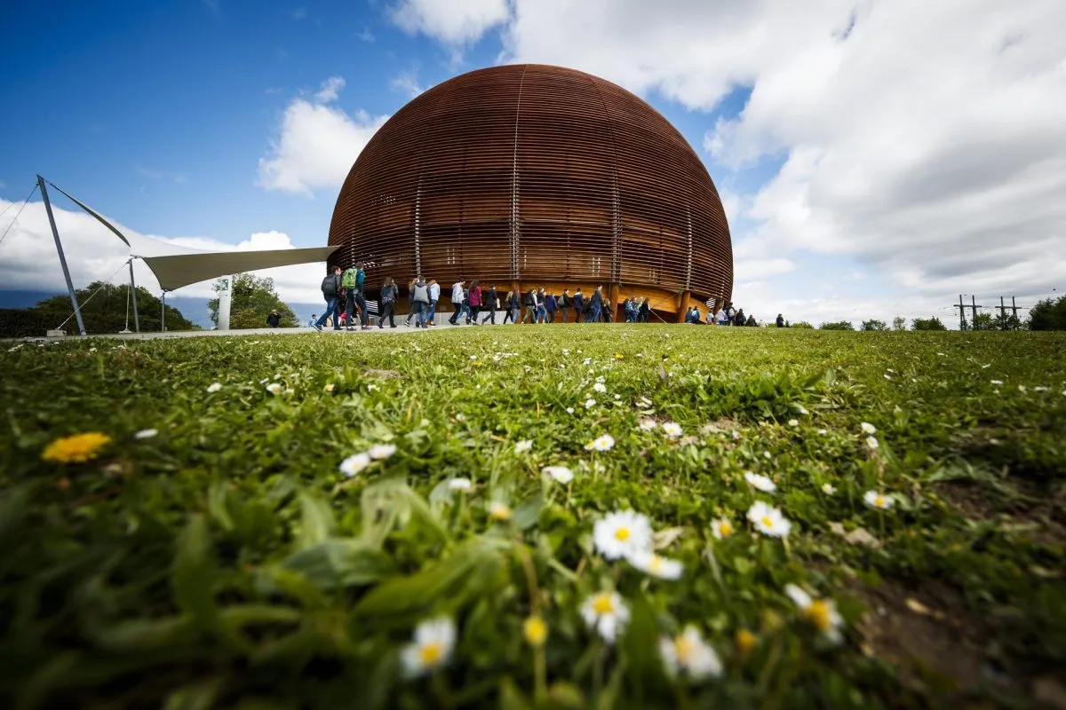El CERN analiza la posibilidad de que el bosón de Higgs degenere en fotones oscuros