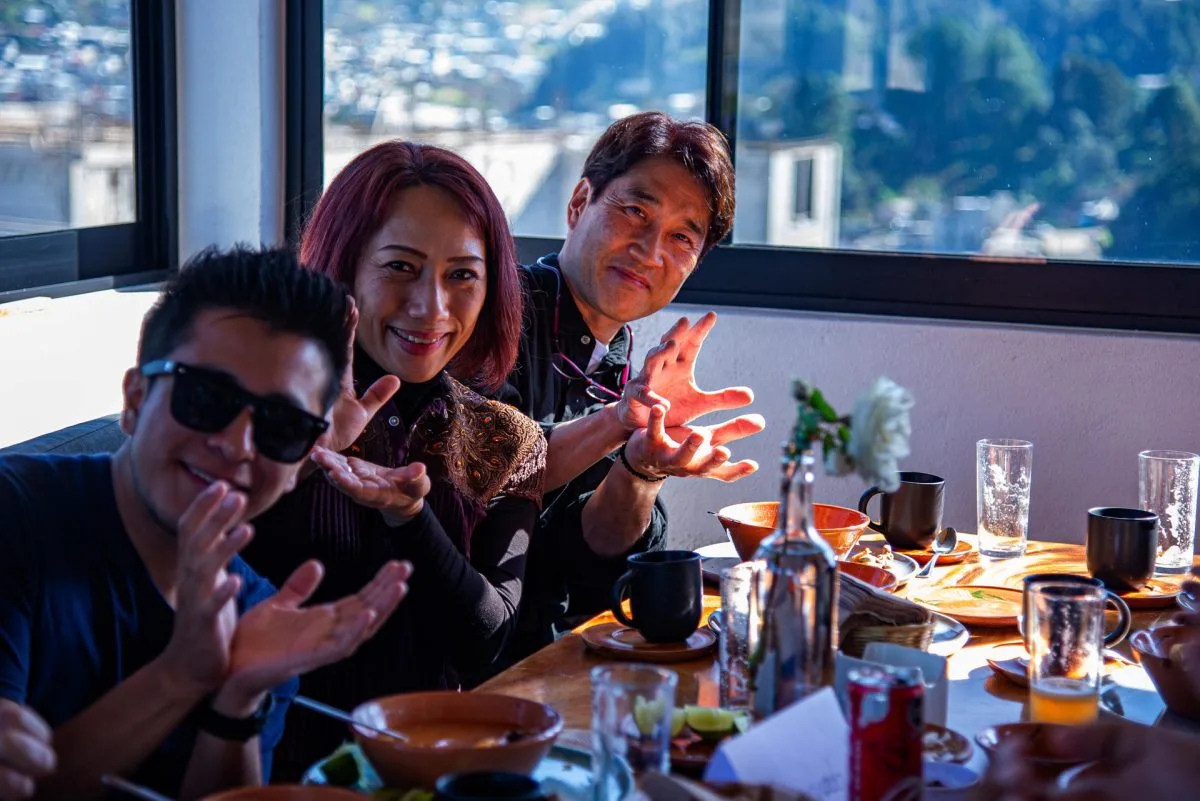 El creador de la música de 'Dragon Ball Z' da concierto a personas indígenas mexicanas