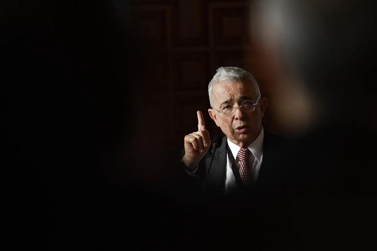 El expresidente Uribe vuelve a arremeter contra la JEP por presunta “persecución”
