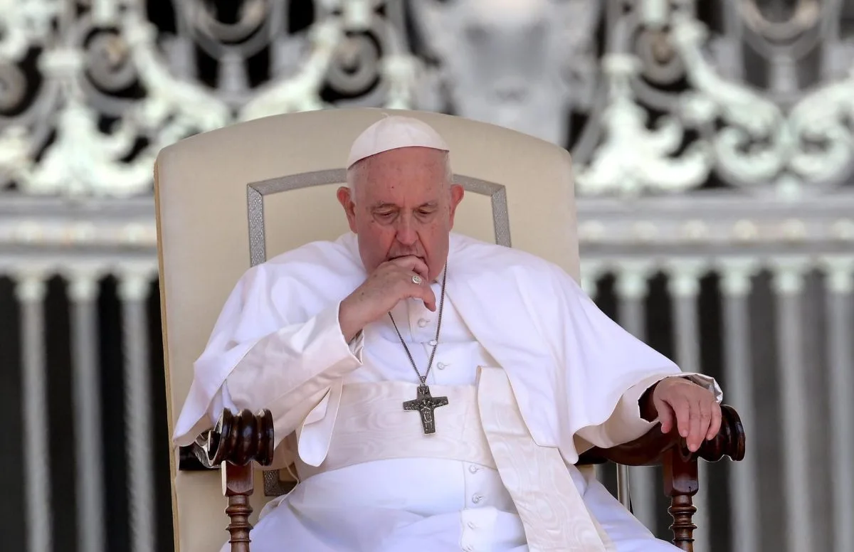 El papa dice que la pobreza es un escándalo y pide que se escuche su grito de dolor