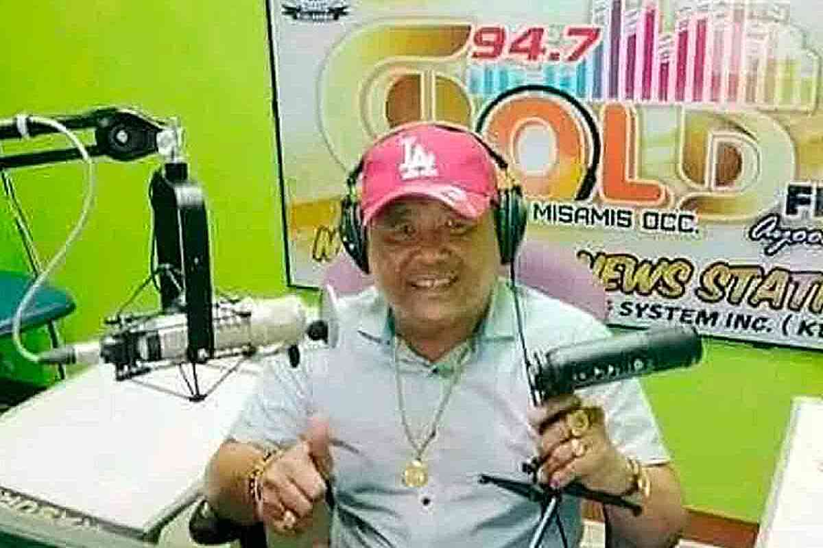 Un periodista filipino es asesinado en vivo por unos desconocidos que irrumpieron en su casa