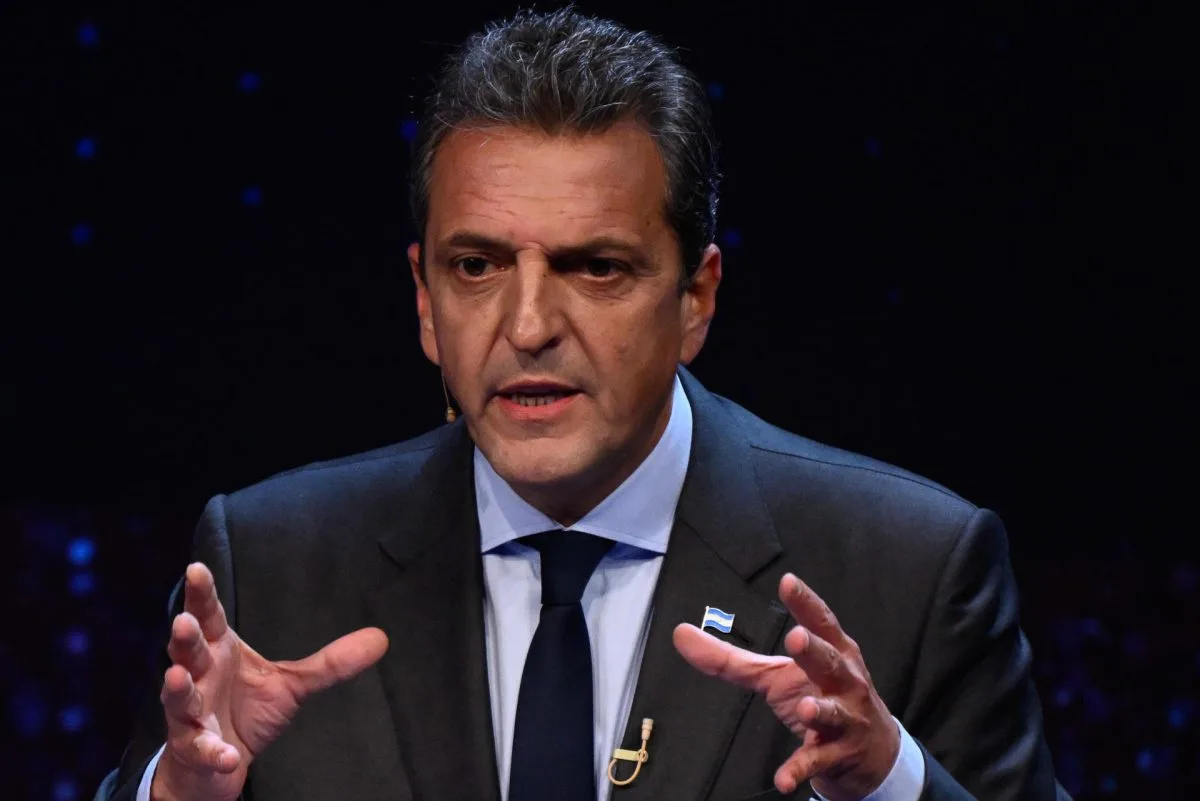 Massa reivindica las Fuerzas Armadas como defensoras del orden democrático en Argentina