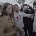 Dos rehenes franco-israelíes vuelven a casa tras ser liberadas por Hamas en Gaza