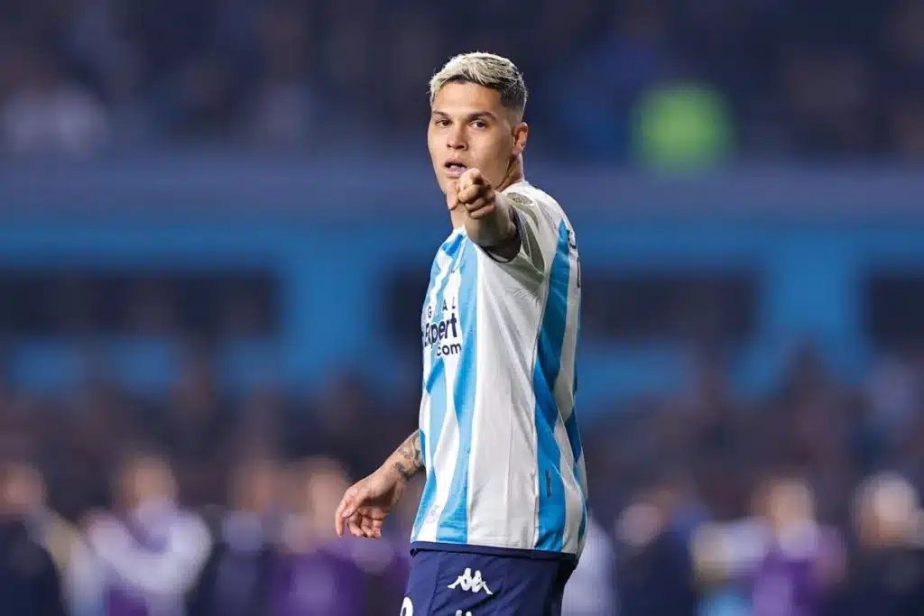 Racing golea a Belgrano con un doblete de Quintero y es el líder de la zona 2