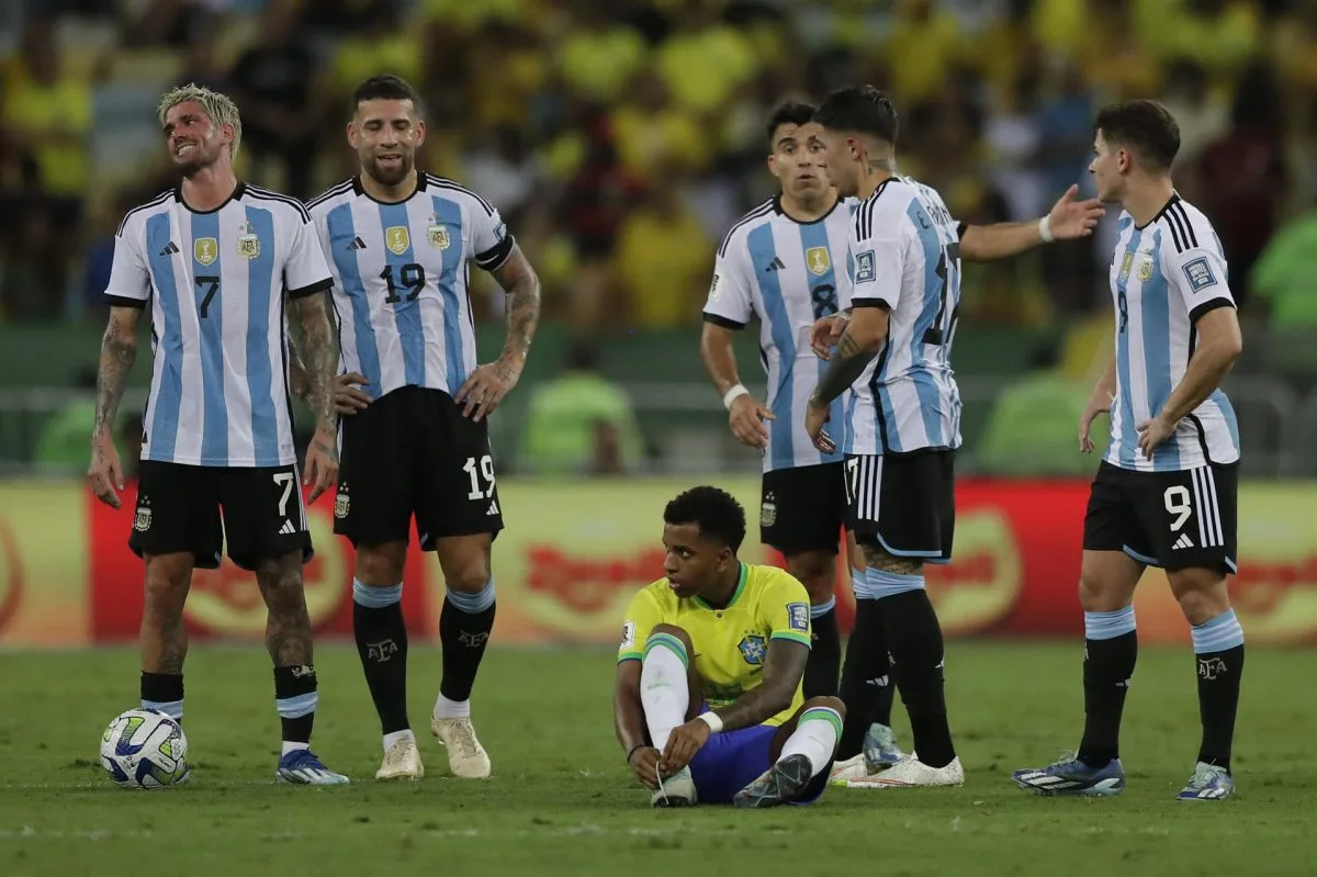 Rodrygo recibe insultos racistas en redes tras su encontronazo con Messi