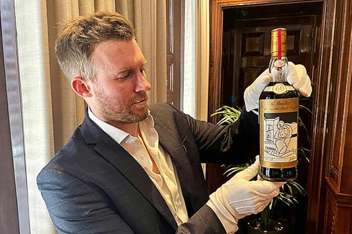 Pagan 2,4 millones de euros por un whisky The Macallan de 1926 con una rara etiqueta de Adami