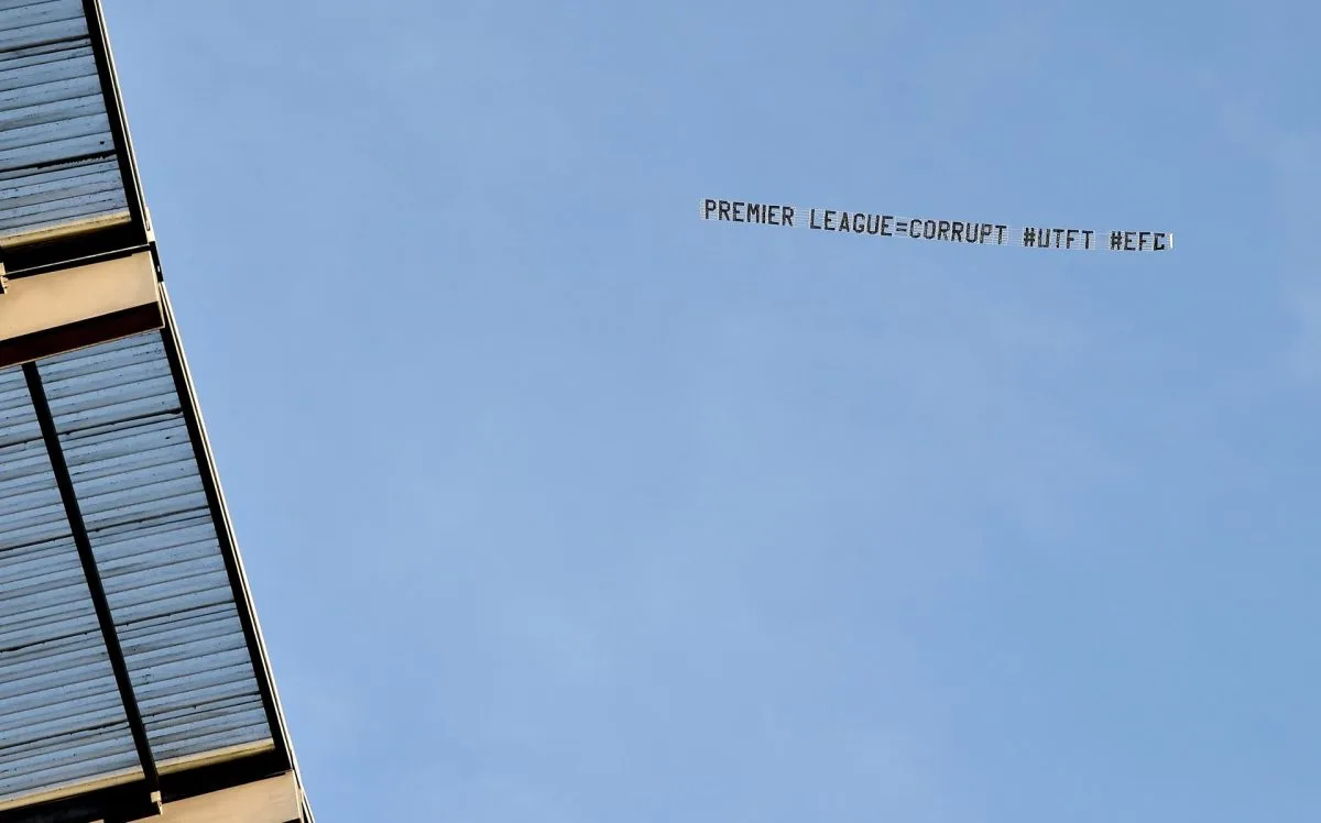 Una avioneta con el mensaje Premier League=corrupción sobrevuela el Etihad
