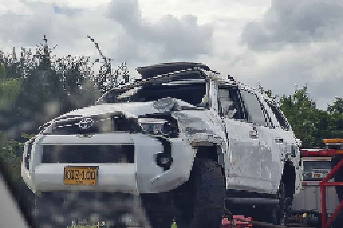 Tragedia en la vía a Cajicá: una camioneta de alta gama se sale de la vía y mata a una persona