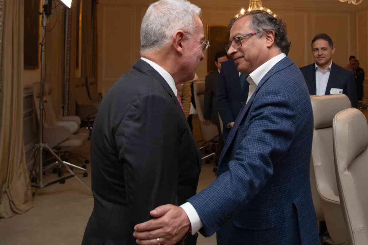 Petro busca consenso con Uribe por la reforma a la salud, pero se estrella con el muro del Centro Democrático