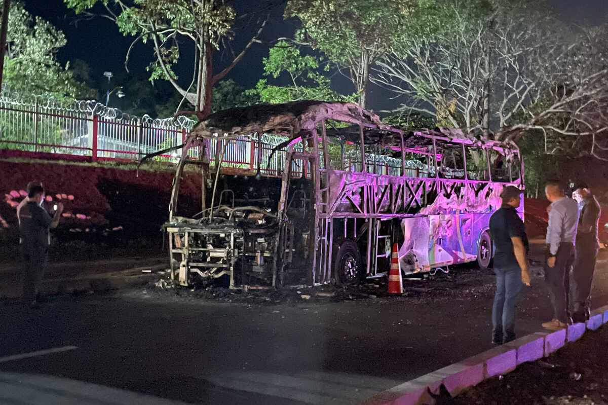 Atentado terrorista en Yopal: queman bus que iba a Villavicencio