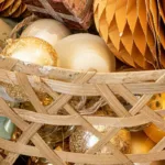 Ideas creativas para centros de mesa navideños: velas, frutas, bolas, flores y copos