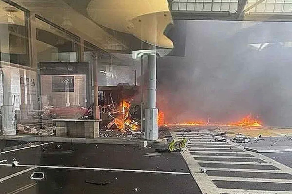 Dos muertos en explosión de auto en el puente Rainbow: FBI investiga ataque terrorista