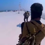 Rebeldes hutíes secuestran un barco israelí y toman 25 rehenes en el Mar Rojo