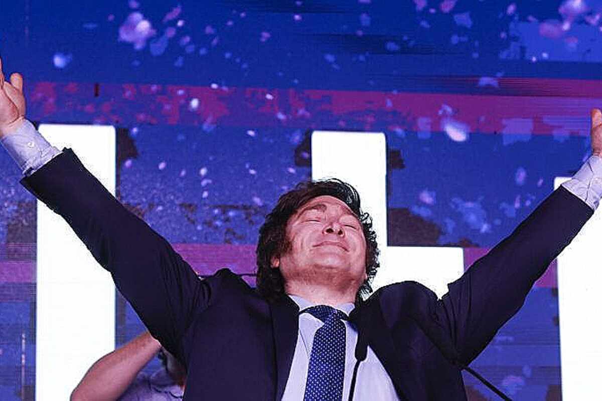 Milei anuncia el fin de la decadencia argentina en su primer discurso como presidente electo