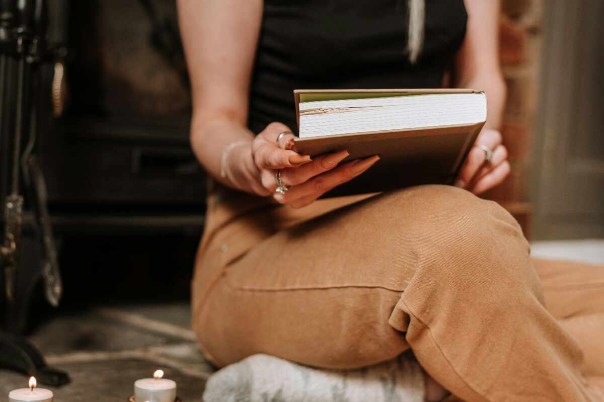Descubre el mundo oculto del esoterismo: los libros imprescindibles para iniciarte en alquimia, astrología, tarot, magia y gnosis