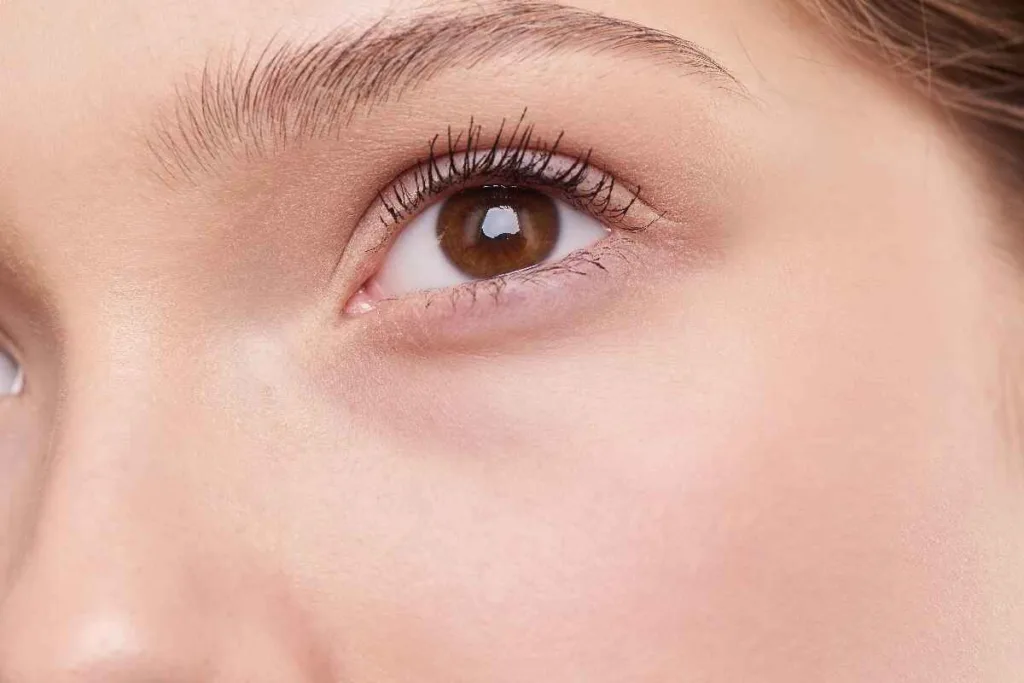 Cómo Conseguir un Maquillaje Natural y Luminoso en Pocos Minutos