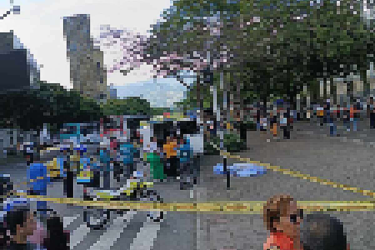 Una persona murió en pleno centro de Medellín tras quejarse de un fuerte dolor