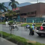 Accidente fatal en el sur del Valle de Aburrá: motociclista fallece al intentar adelantar a un bus y un camión-autopista sur