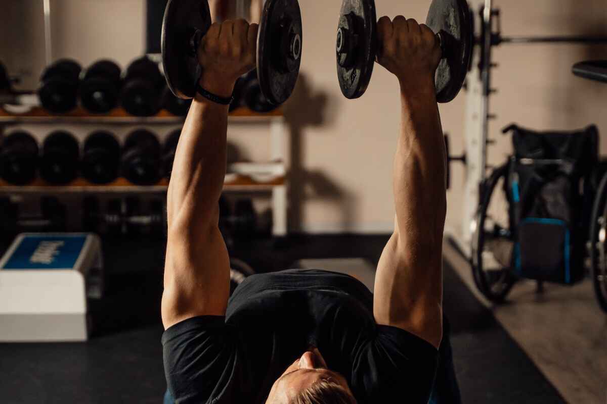 El secreto para progresar en el levantamiento de pesas sin lesionarte