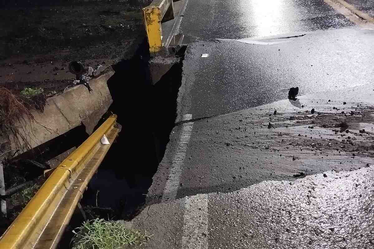Colapso de puente El Tonusco obliga al cierre de la vía Medellín-Santa Fe de Antioquia