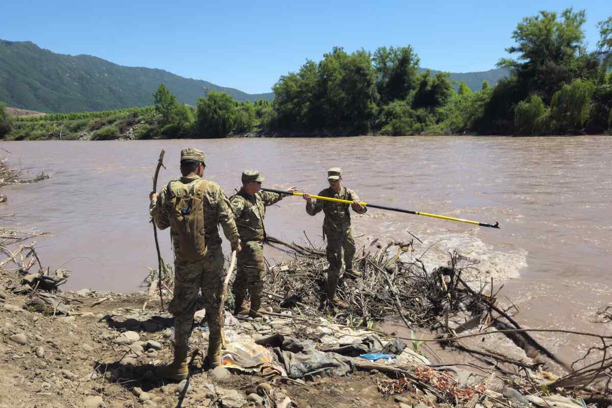 Hallan el cuerpo del niño arrastrado por el río Tinguiririca junto a su madre fallecida