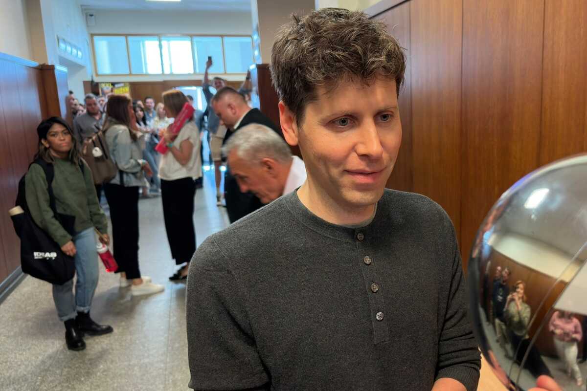 OpenAI busca nuevo líder tras el despido de Sam Altman