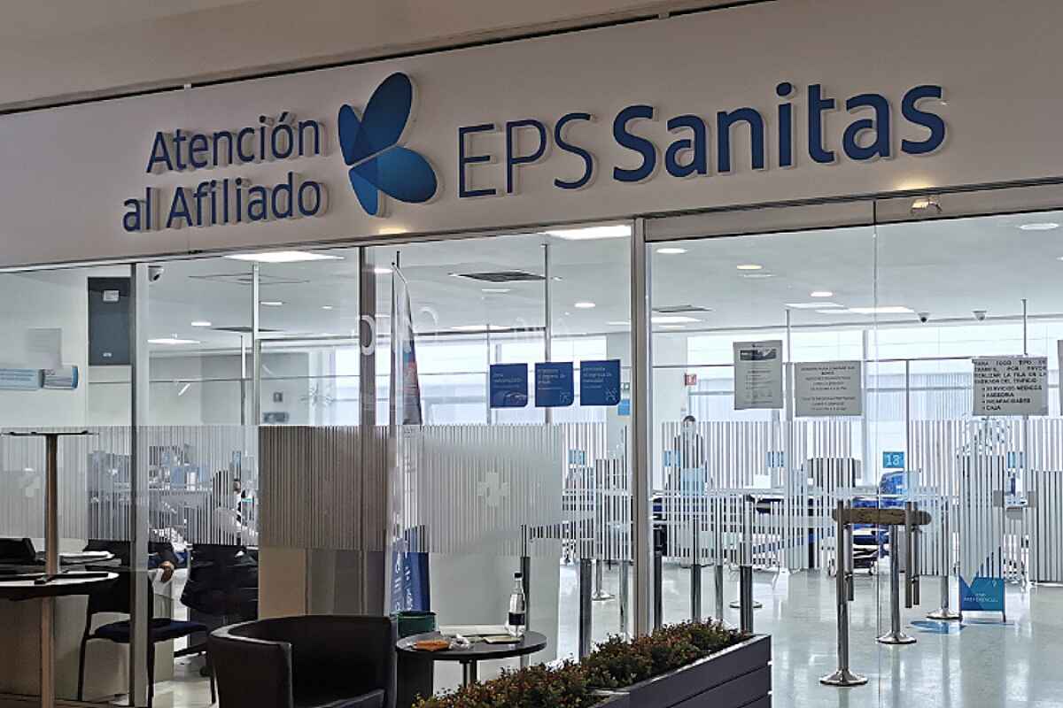 Sanitas cambia de gestor farmacéutico: Audifarma reemplaza a Cruz Verde en entrega de medicamentos No PBS