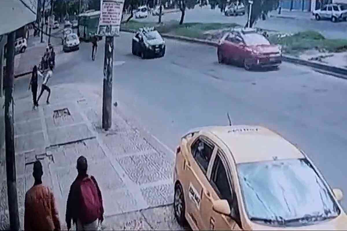 Hombre se quita la vida arrojándose a un bus luego de discutir con una mujer en Bogotá