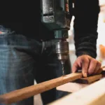 Aprende a usar un taladro de forma correcta y segura: pasos y precauciones