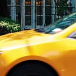 Medellín ajusta la tarifa de taxis: la carrera mínima sube a 7 mil pesos-subsidio gobierno petro para taxistas-Medellín lanza innovador programa para convertir a sus taxistas en aliados de la protección infantil y el turismo