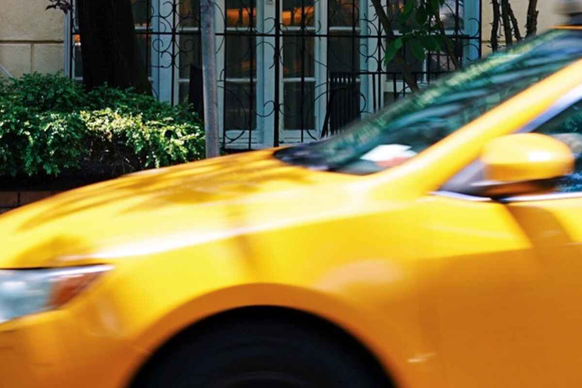 Medellín ajusta la tarifa de taxis: la carrera mínima sube a 7 mil pesos-subsidio gobierno petro para taxistas-Medellín lanza innovador programa para convertir a sus taxistas en aliados de la protección infantil y el turismo