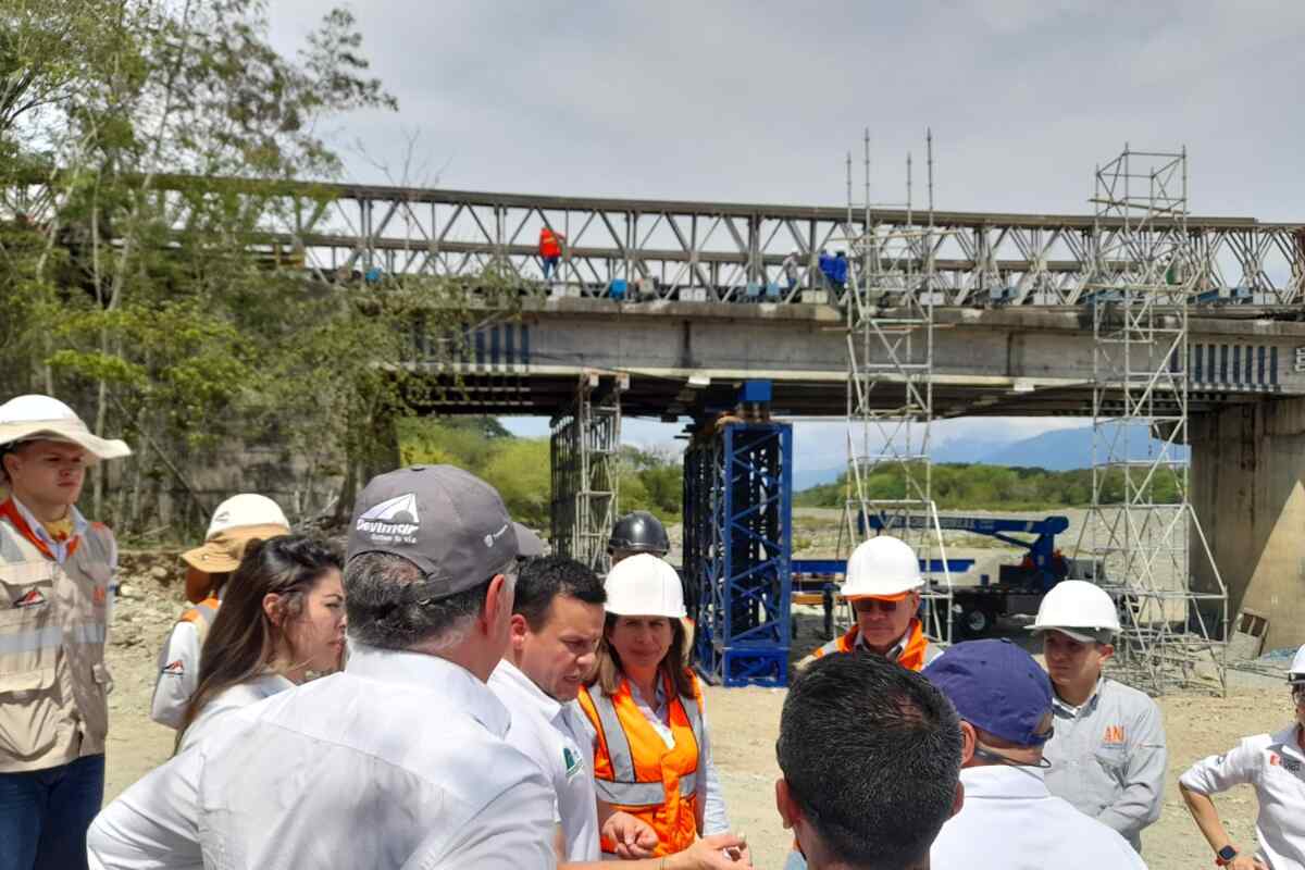 Puente provisional se avería en prueba de carga y retrasa la conexión vial entre Medellín y el occidente antioqueño