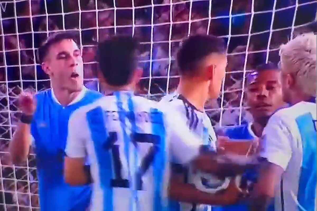 Messi protagoniza encontronazo con Olivera y Ugarte provoca a De Paul en la derrota de Argentina ante Uruguay