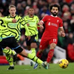 1-1. El Arsenal resiste y sale líder de Anfield