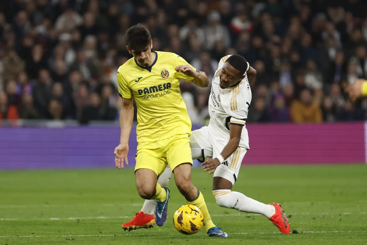 Alaba abandona el partido por una lesión en la rodilla izquierda