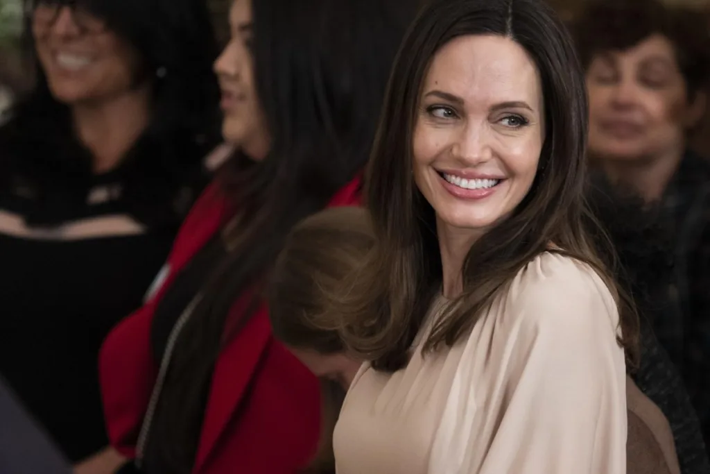 Angelina Jolie critica Hollywood y asegura que no es un lugar sano