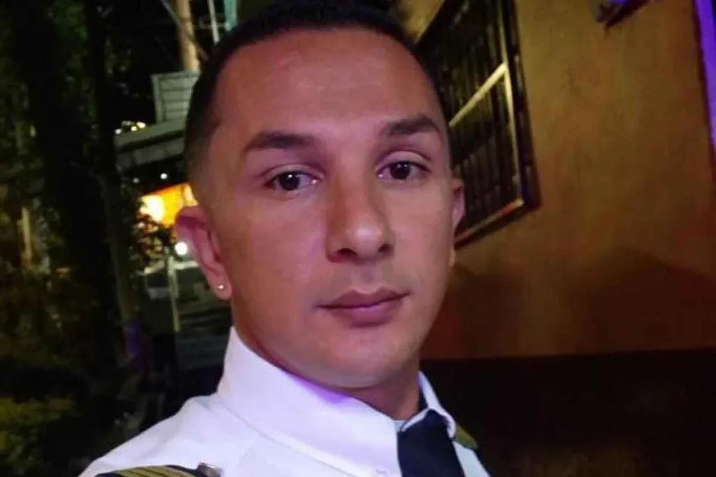 Conductor fallece al ser aplastado por un bus del Metro cuando sacaba una maleta de otro autobús, en Medellín-autopista norte -28 de diciembre