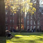 Caen un 17 % las solicitudes anticipadas para estudiar en la Universidad de Harvard