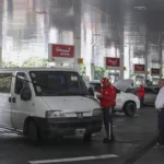 Combustibles suben en Argentina más del 25 % a dos días de la asunción de Javier Milei
