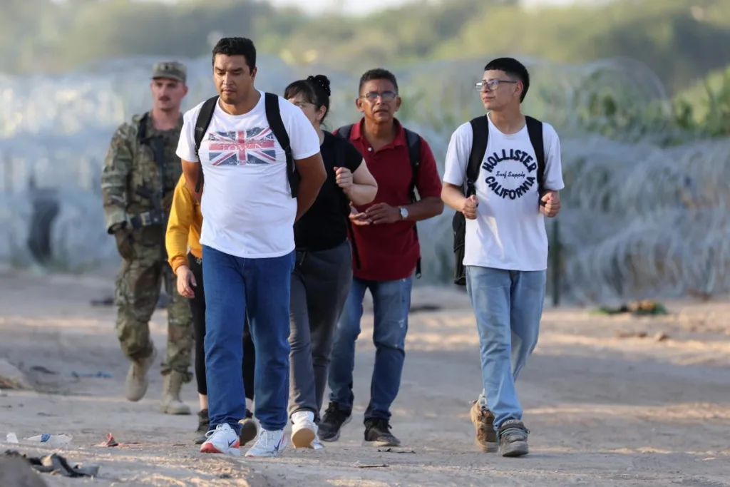 EE.UU. detuvo a 242.000 migrantes en la frontera sur en noviembre, dato similar a octubre