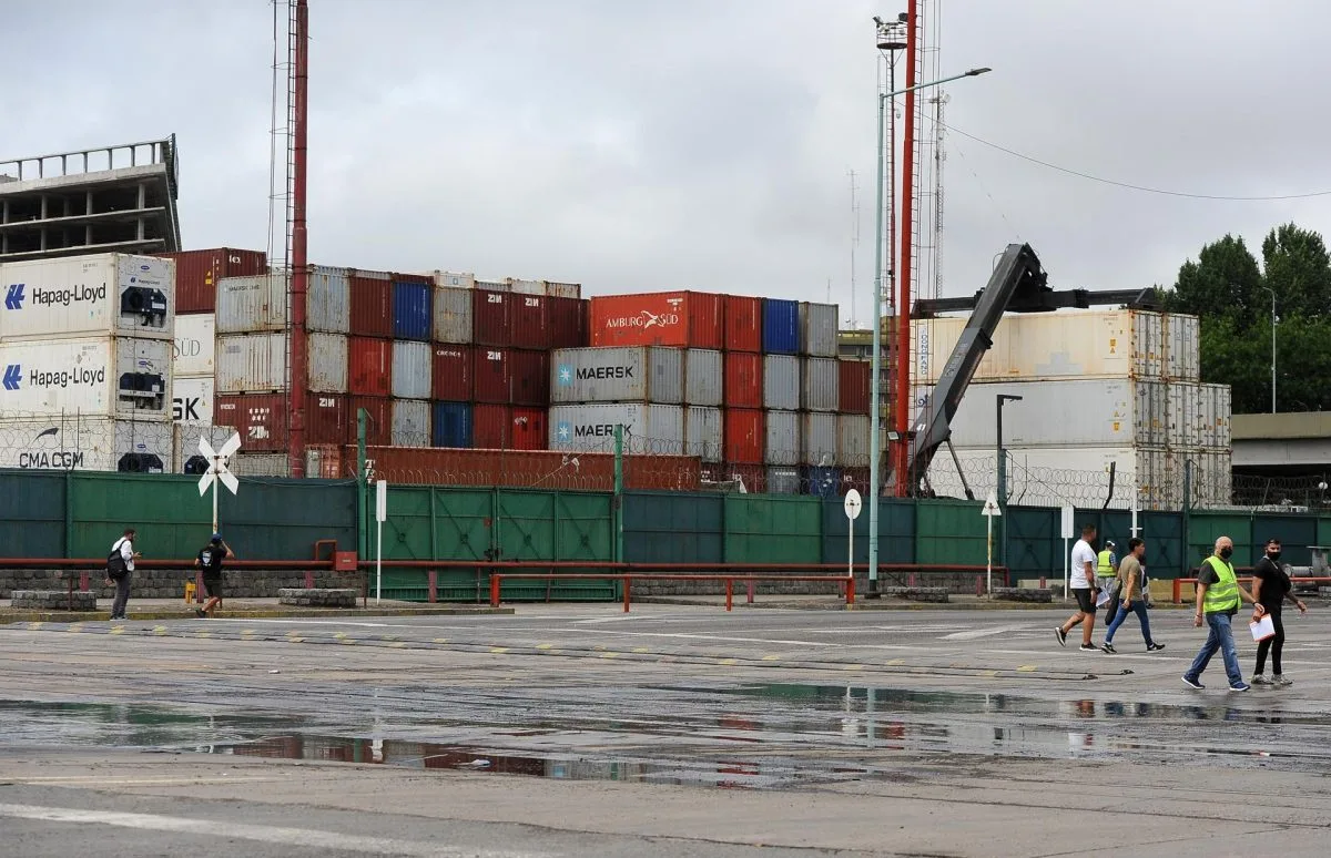 El Gobierno de Argentina cambia el sistema de importaciones para eliminar "vueltas burocráticas"