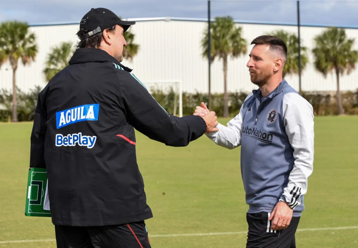 Néstor Lorenzo se reencuentra en Estados Unidos con Lionel Messi