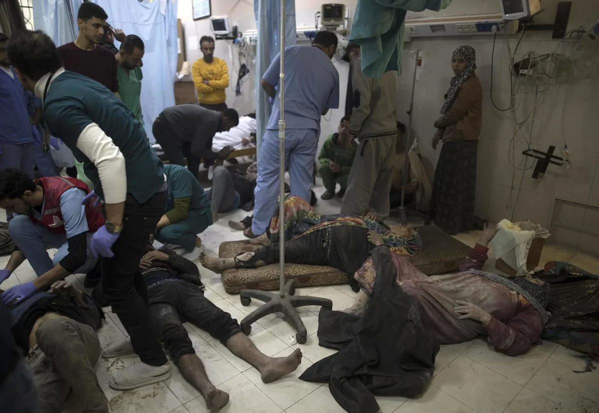 Hospitales de Gaza, muchos de ellos abarrotados y sin recursos, intentan mantenerse en pie
