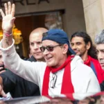 La mujer acusada de atacar a Charlie Sheen se declara no culpable