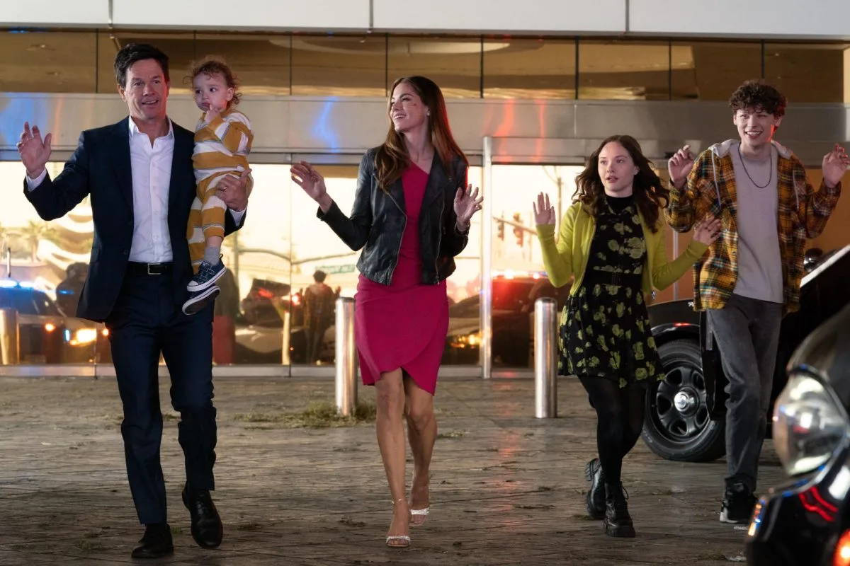 Mark Wahlberg vive una doble vida en la película de acción y comedia 'The Family Plan'